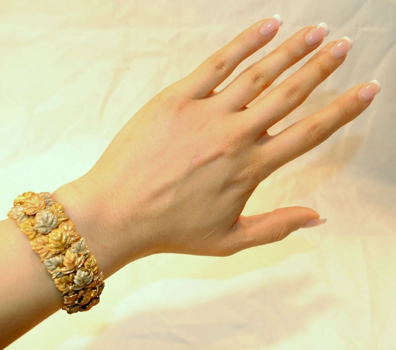 1940s STUNNING 18K BUCCELATTI TRI-COLOR GOLD LEAF LINK BRACELET - $100k APR wCoA