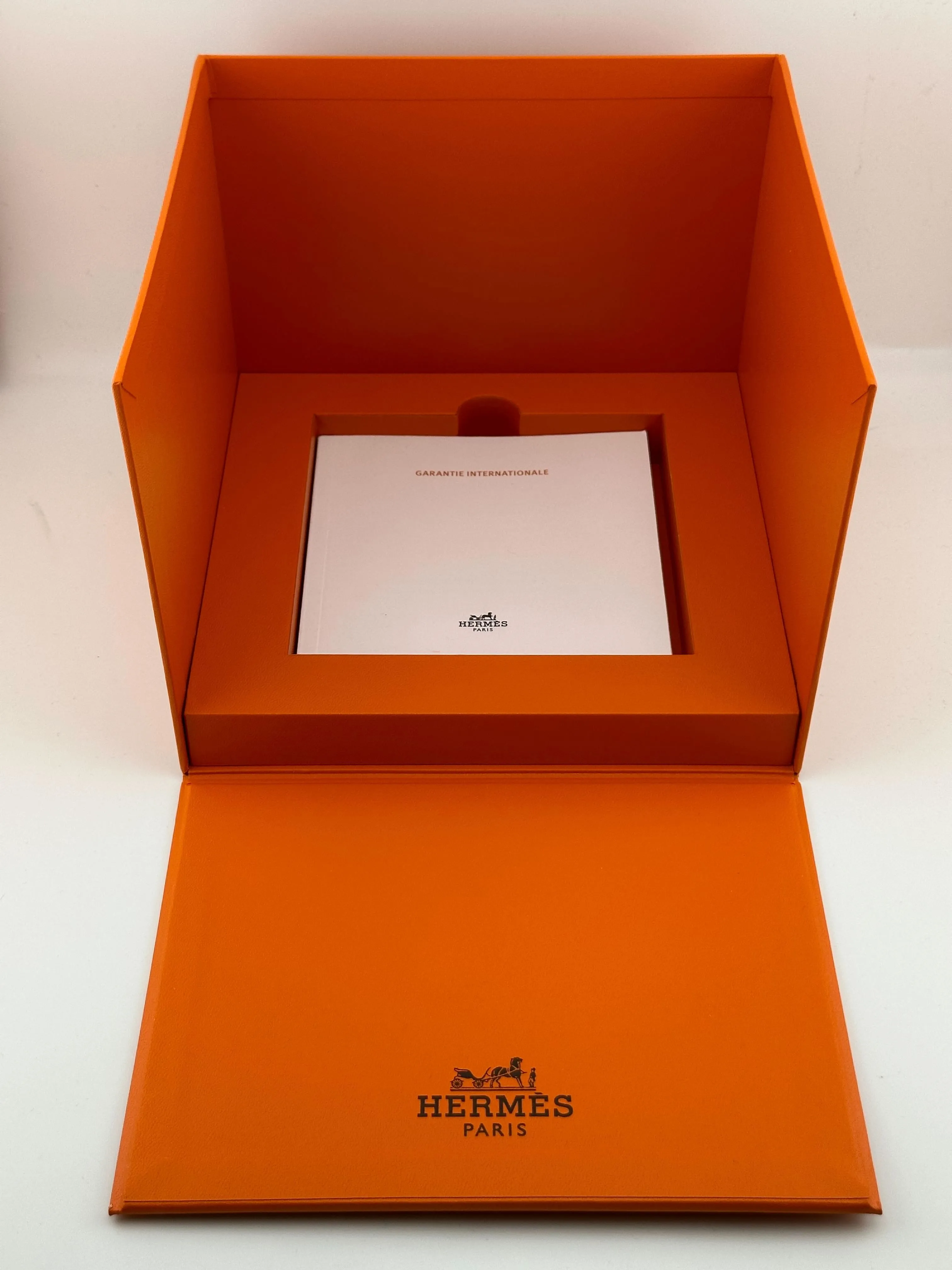 Hermès W057198WW00 Arceau Le Temps Voyager