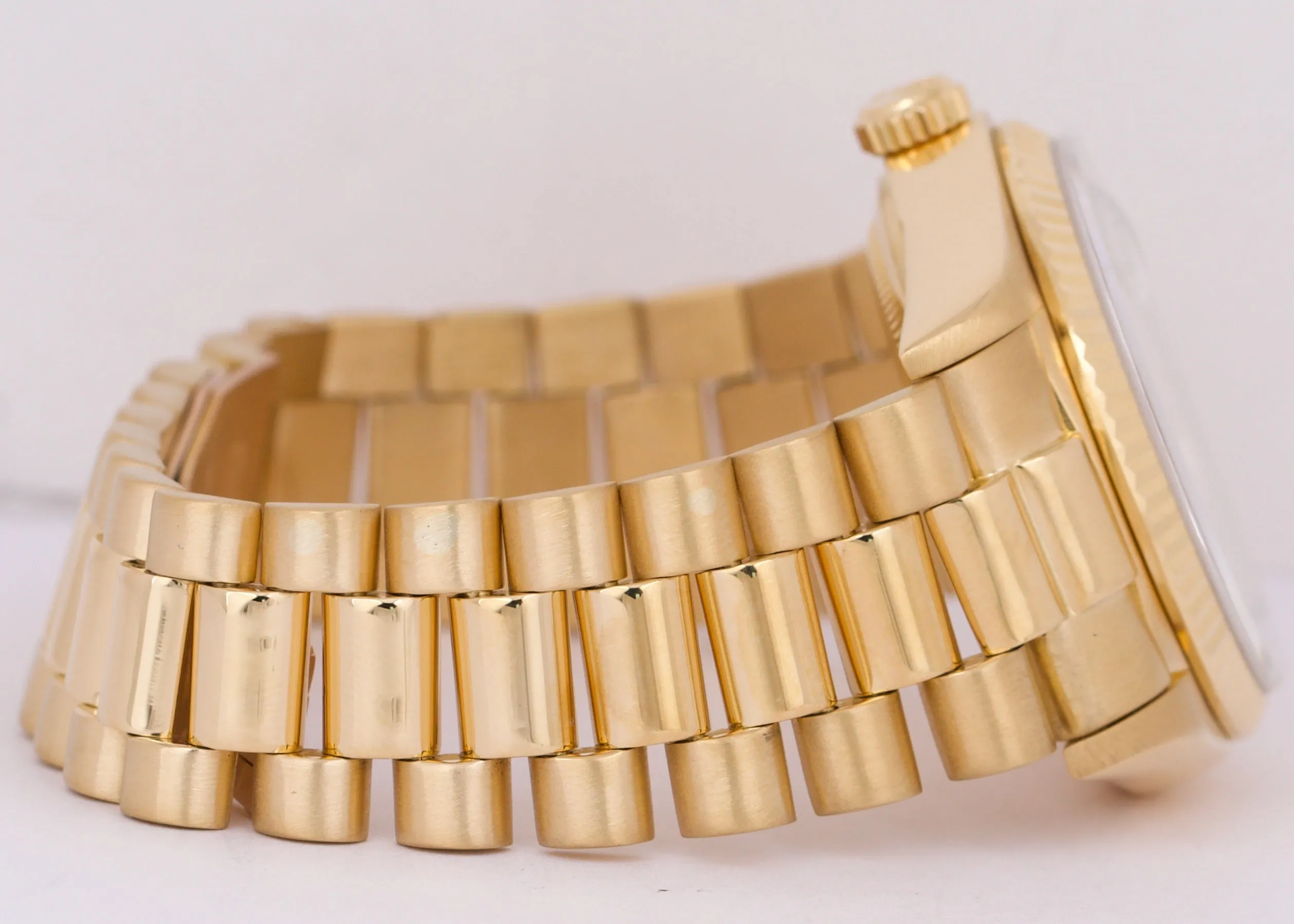 Rolex Day-Date President 36mm MOTHER OF PEARL DIAMOND 18038 18K Gold Watch