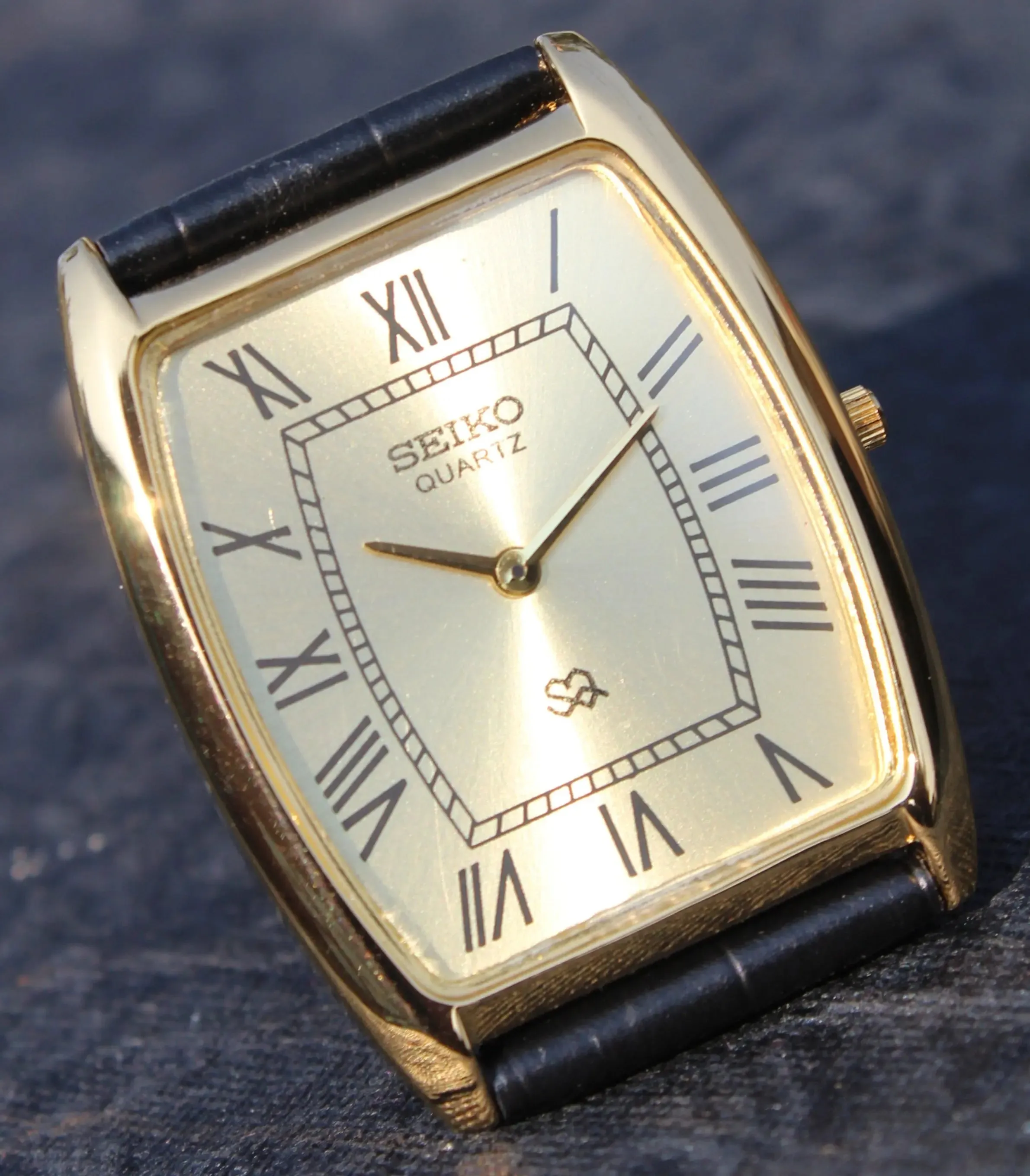 Seiko Quartz Super Slim Two Hands Japan Made Gold Plated Case Golden Dial Wristwatch
