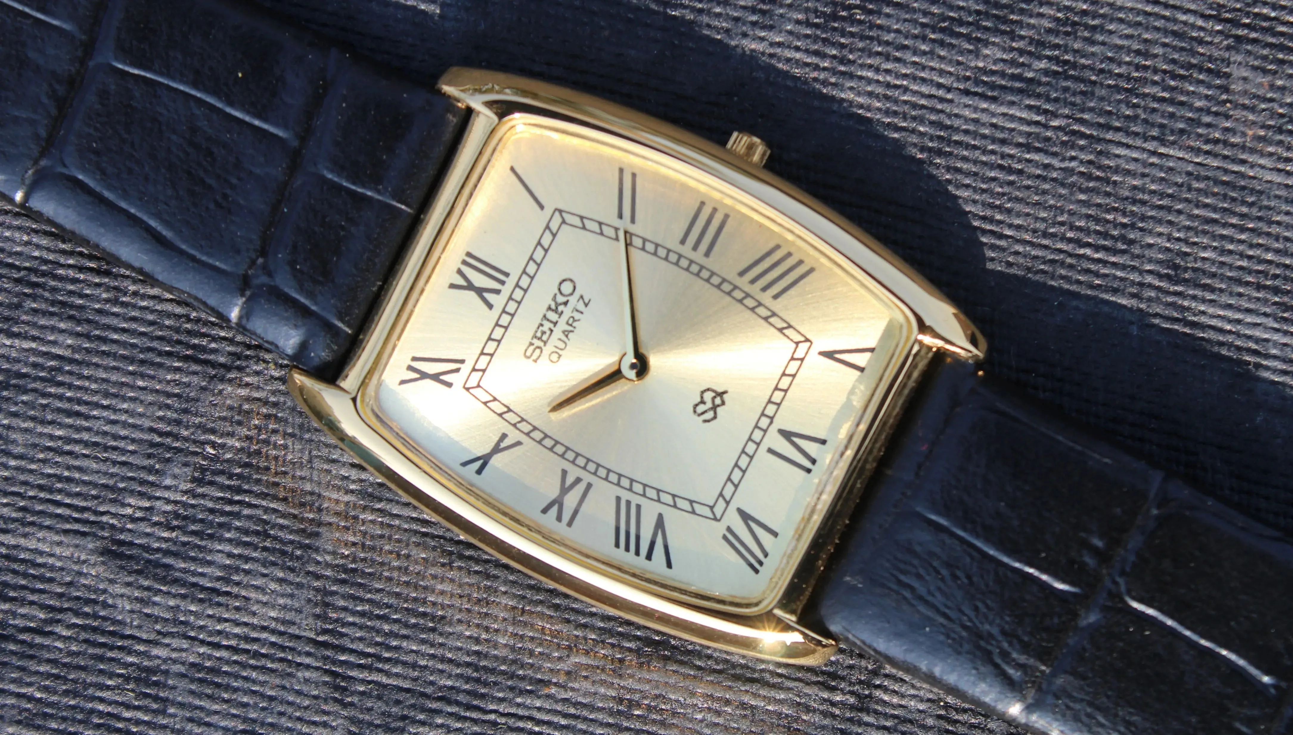 Seiko Quartz Super Slim Two Hands Japan Made Gold Plated Case Golden Dial Wristwatch