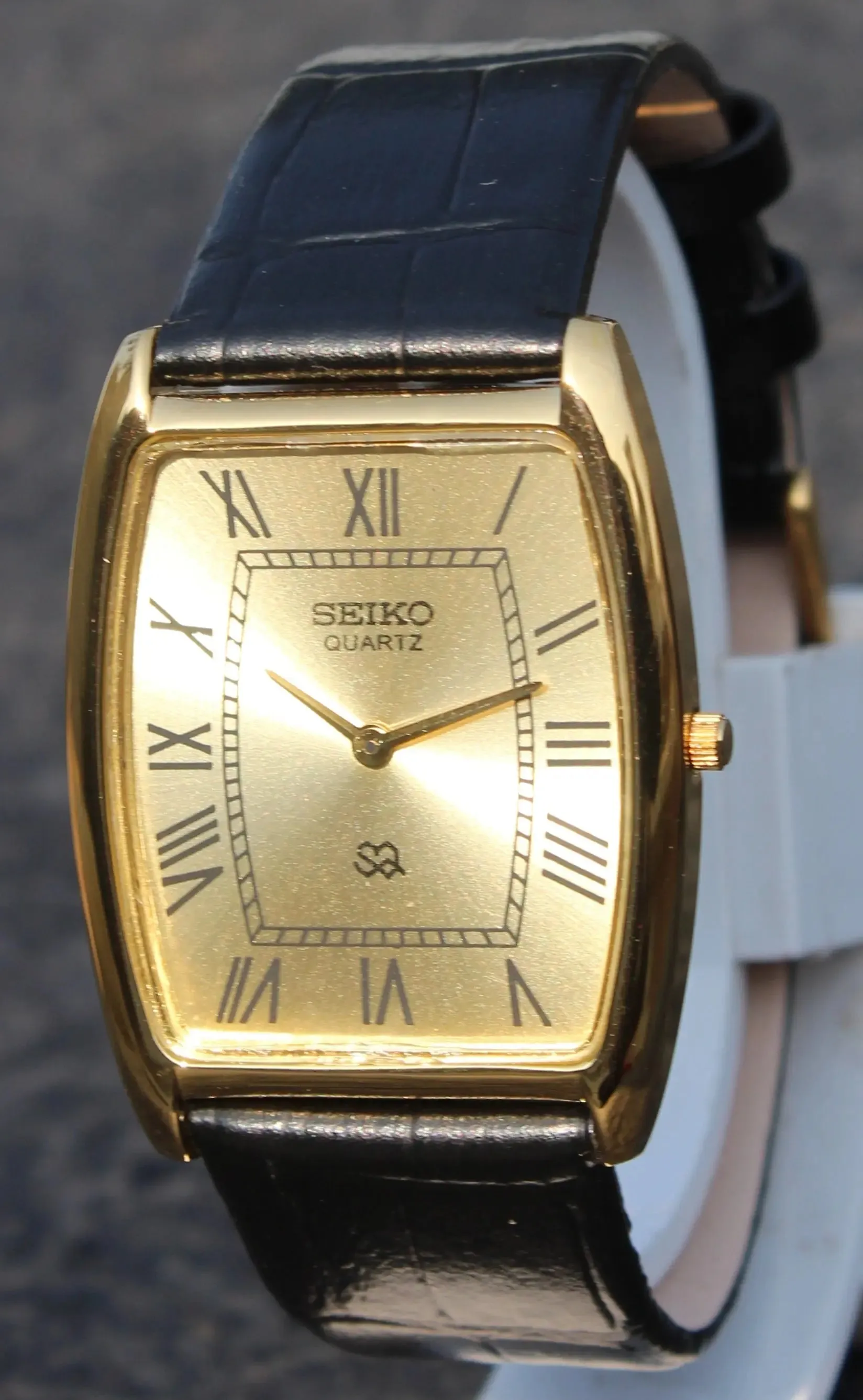 Seiko Quartz Super Slim Two Hands Japan Made Gold Plated Case Golden Dial Wristwatch