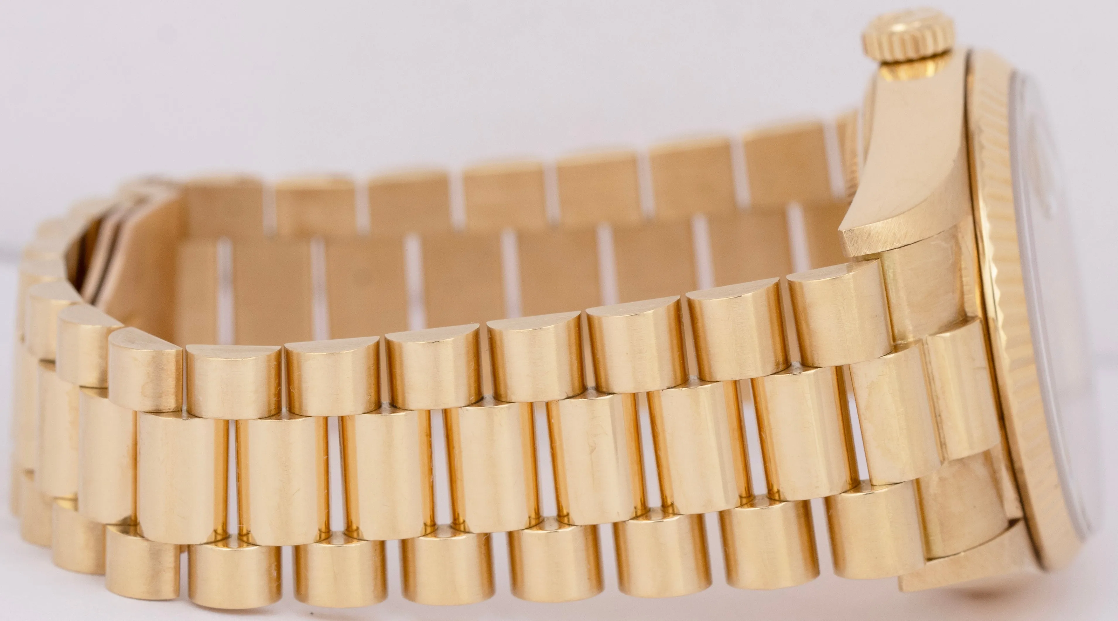 UNPOL. Rolex Day-Date President 36mm Champagne Yellow Gold Fluted Watch 18038