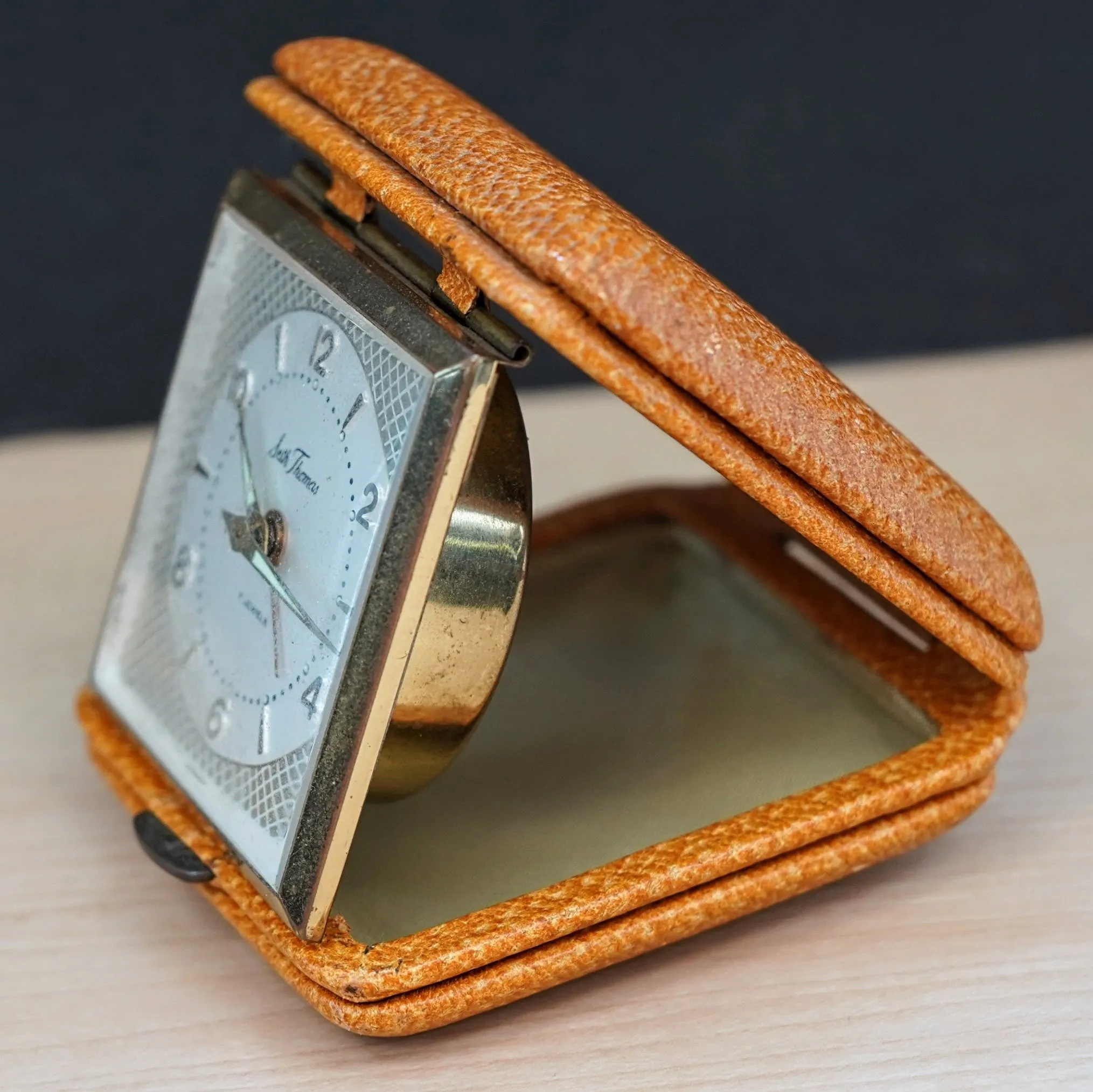 Vintage SETH THOMAS Wind-Up Travel Alarm Clock 7 Jewels Original Genuine Leather Case